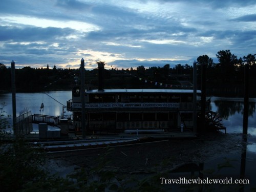Oregon-Salem-Riverfront-Boat