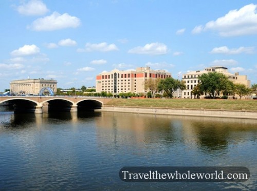 Des Moines River