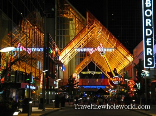 Kentucky Louisville 4th Street Live