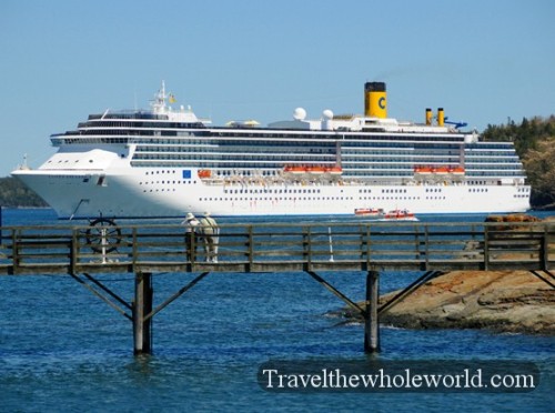 Maine-Bar-Harbor-Cruise-Ship3