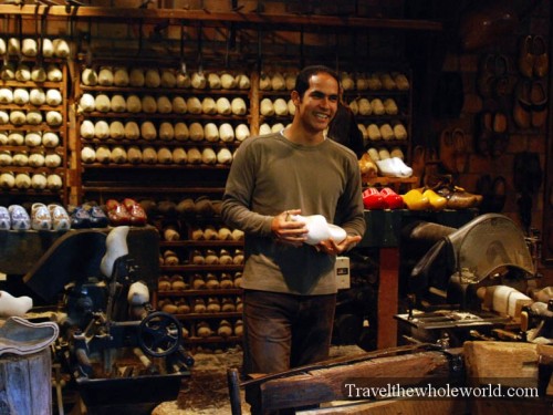 Netherlands_Wooden_Shoe_Shop
