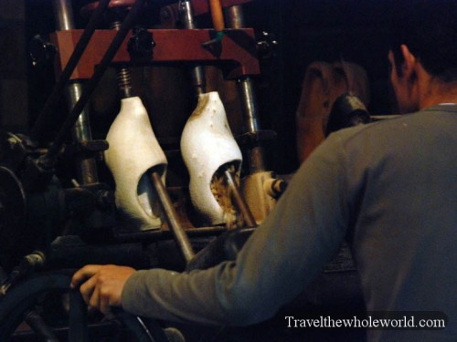Netherlands_Wooden_Shoe_Shop2