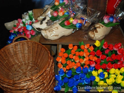 Netherlands_Wooden_Shoe_Souvenirs