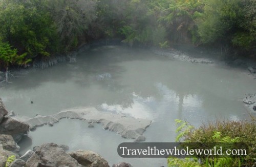 New-Zealand-Thermal-Pool
