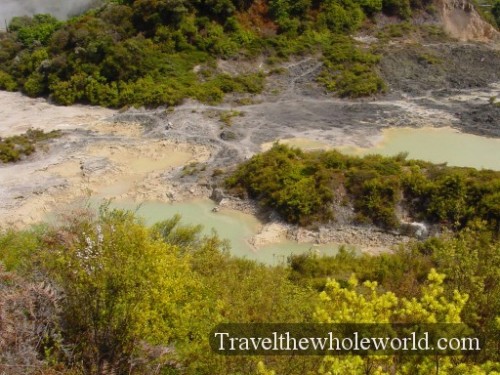 New-Zealand-Thermal-Puddles