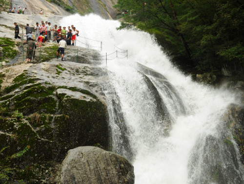 North Korea Myoyang Falls People