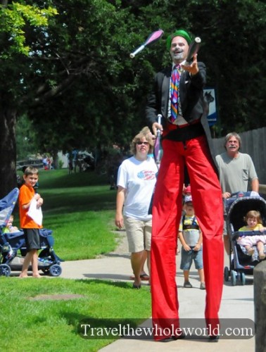 South Dakota Sioux Falls Zoo Stilts