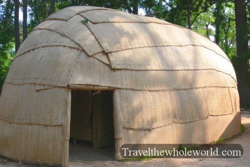 Viginia-Jamestown-Powhatan-Hut