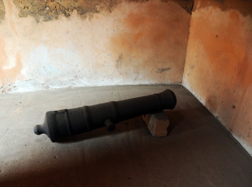 Benin Roi Toffa Voodoo Palace Cannon