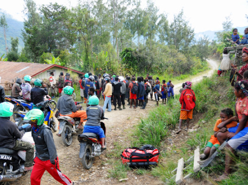 Carstensz Pyramid Second Road Block