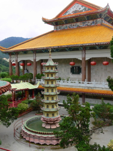 Malaysia Kek Lok Si Courtyard
