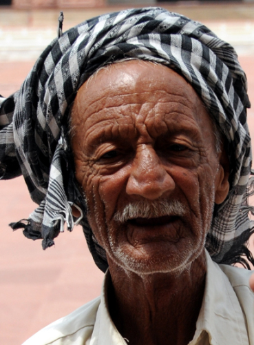 Pakistan Lahore Badshahi  Mosque Old Man