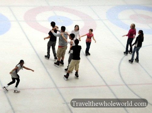 Oregon-Portland-Mall-Ice-Skating2
