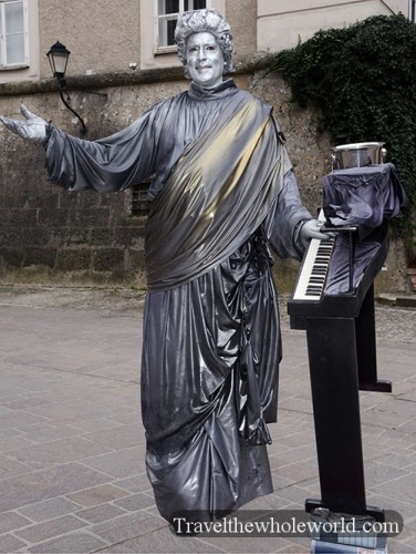 Living Statue