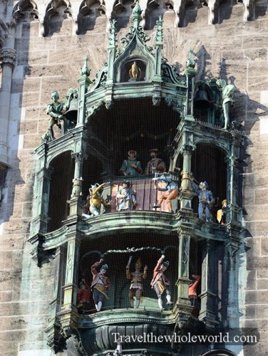 Germany Munich Rathaus-Glockenspiel Show