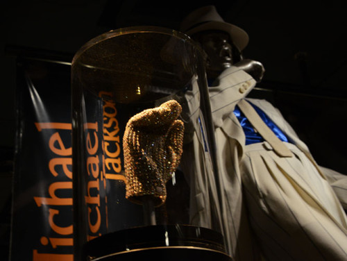 Ohio Cleveland Rock Roll Hall Of Fame Michael Jackson Glove