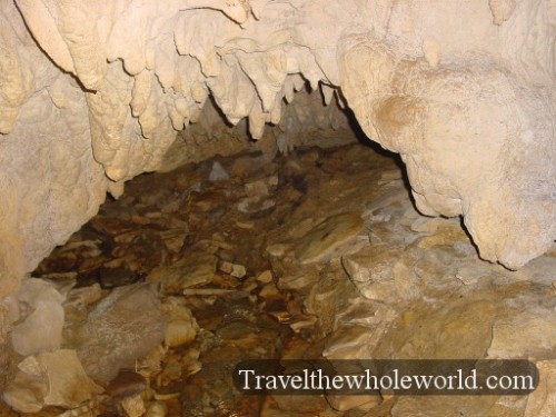 New-Zealand-Waitomo-Cave-Beginning