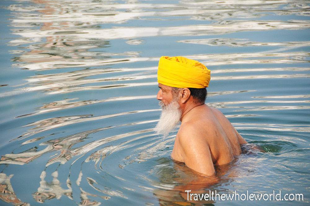 India Armitsar Golden Temple-Swim
