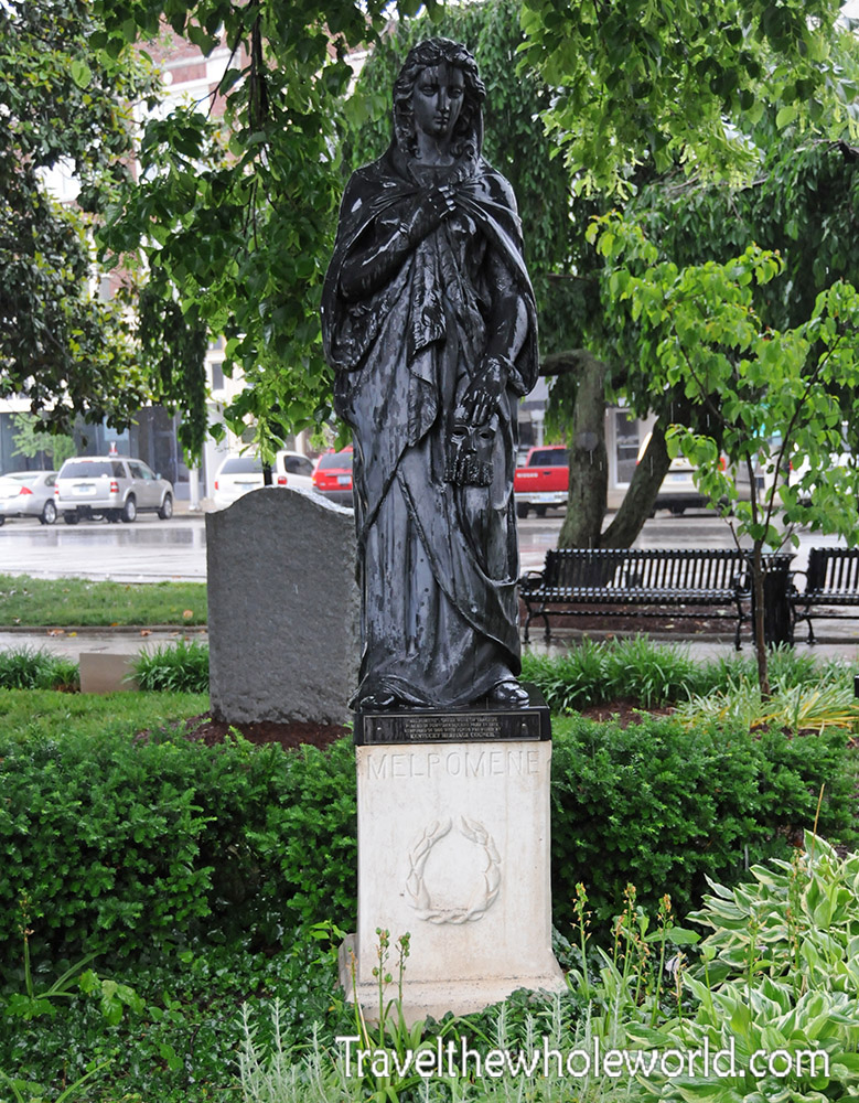 Kentucky Bowling Green Fountain Square Statue