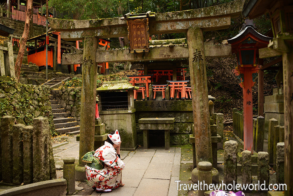 Fushimi Inari-Taisha Temple Geisha Fox Mask