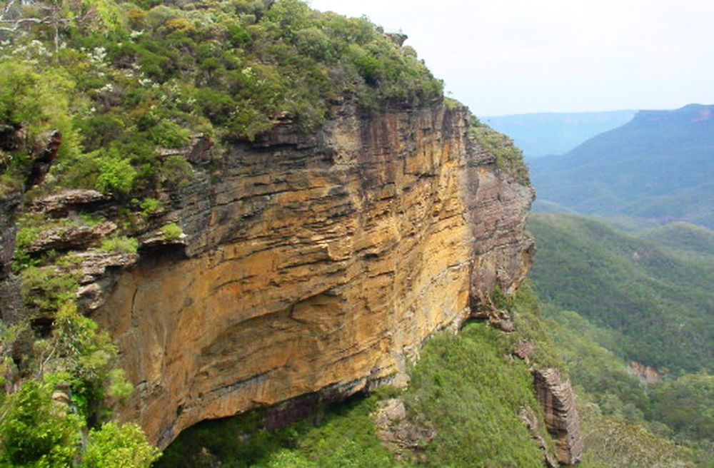 Cliffs and valley in Australia's Blue Mountains