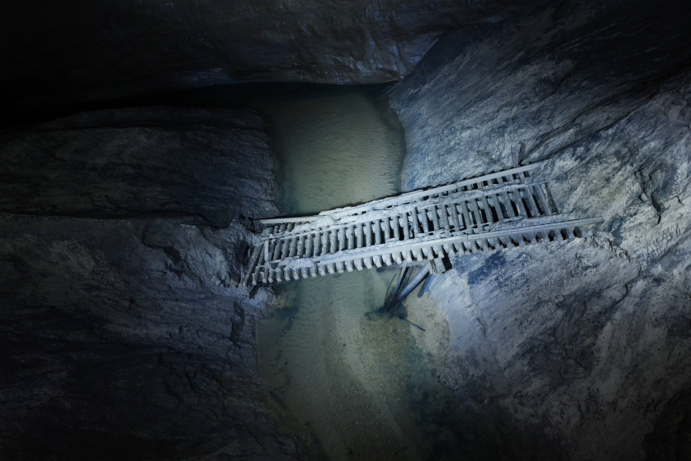Cathedral Caverns Old Bridge