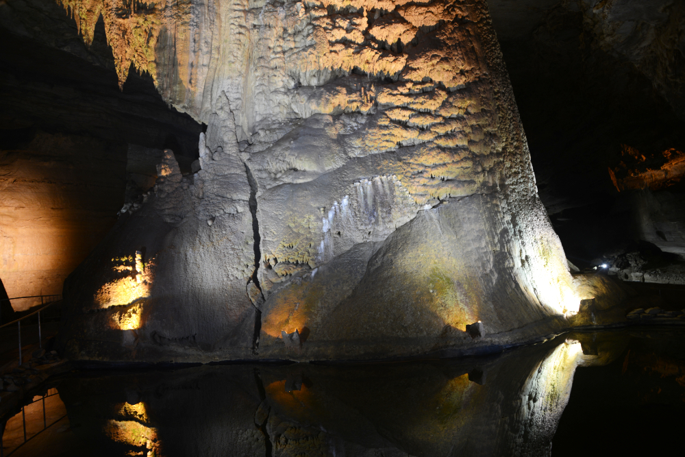 Cathedral Caverns Goliath Column