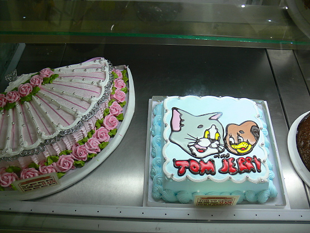 Tom and Jerry cake in a bakery in Baku
