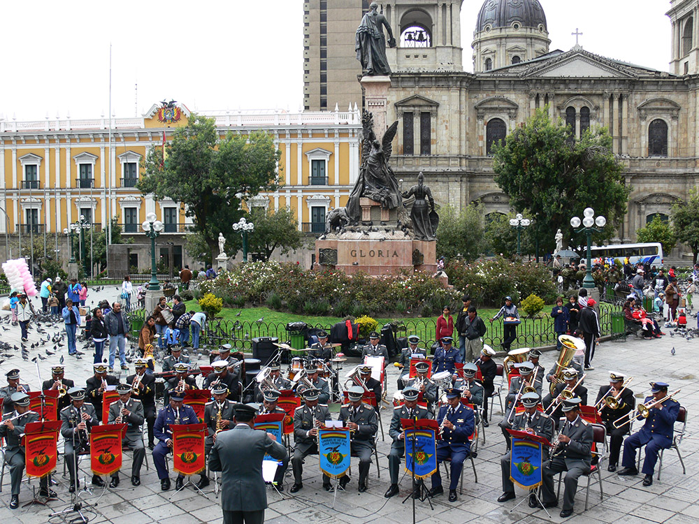 Bolivian band performing in La Paz