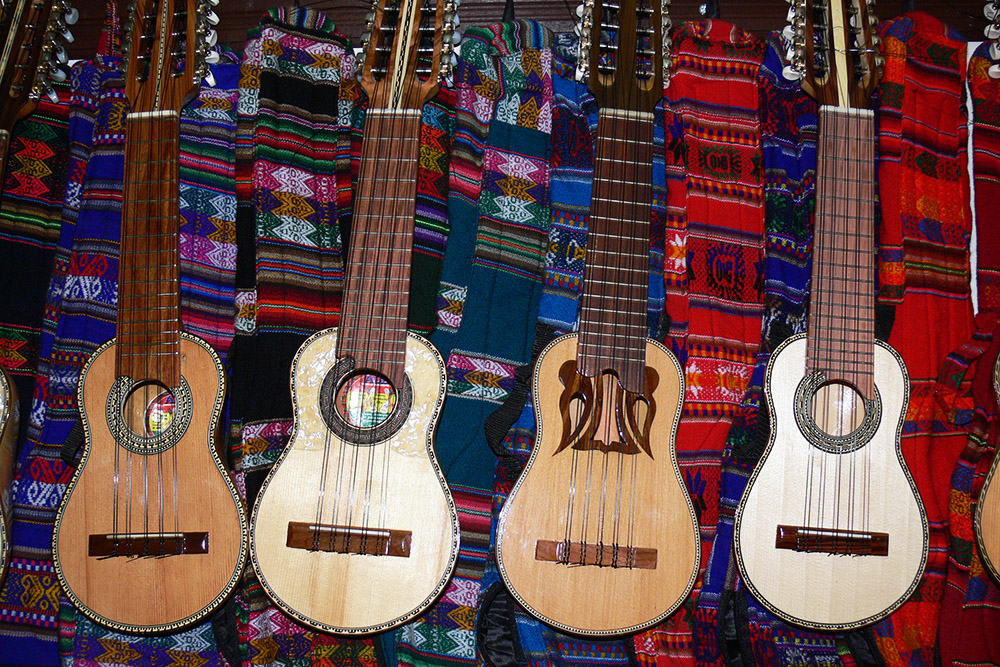 Traditional stringed instruments for sale in La Paz