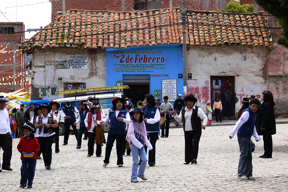 Musicians and dancers at a festival in Copacabana