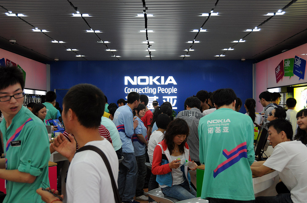 Busy Nokia store in Xi'an