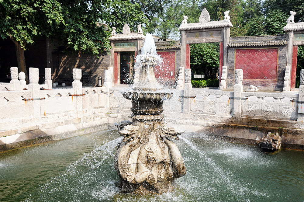 Garden and fountain at the Stele Forest Museum in Xi'an