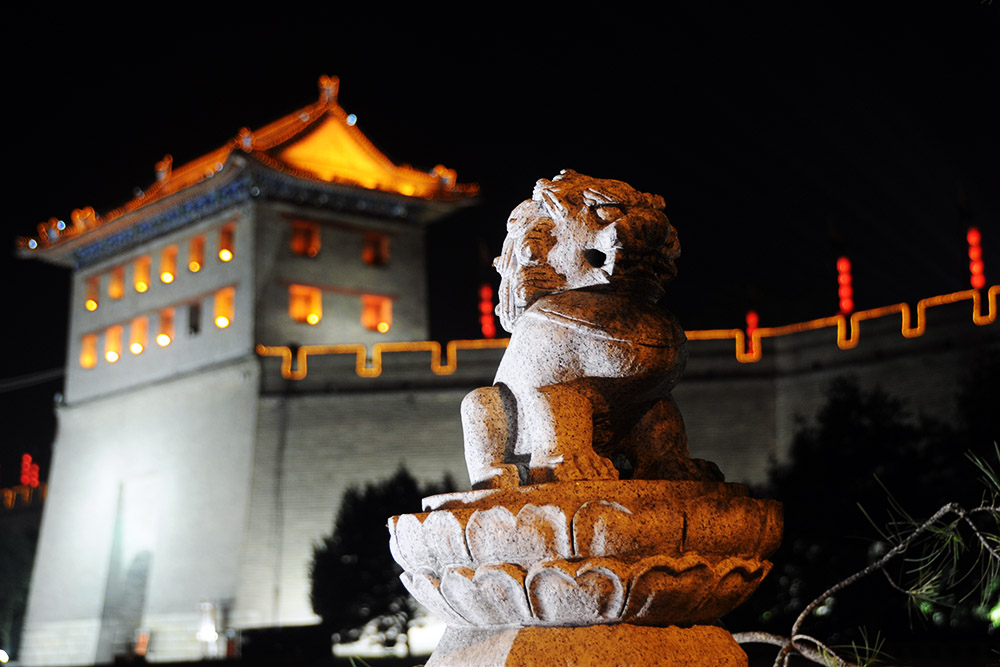 Dragon statue near the South Gate of the Xi'an City Wall