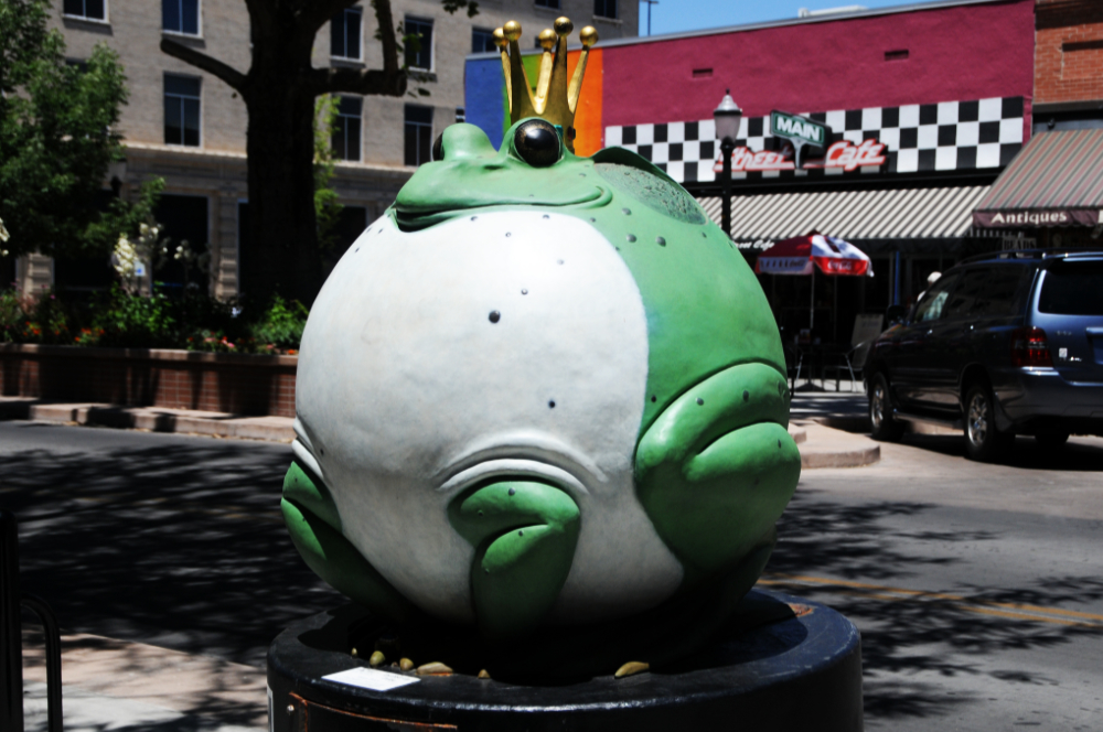 Frog sculpture in Grand Junction