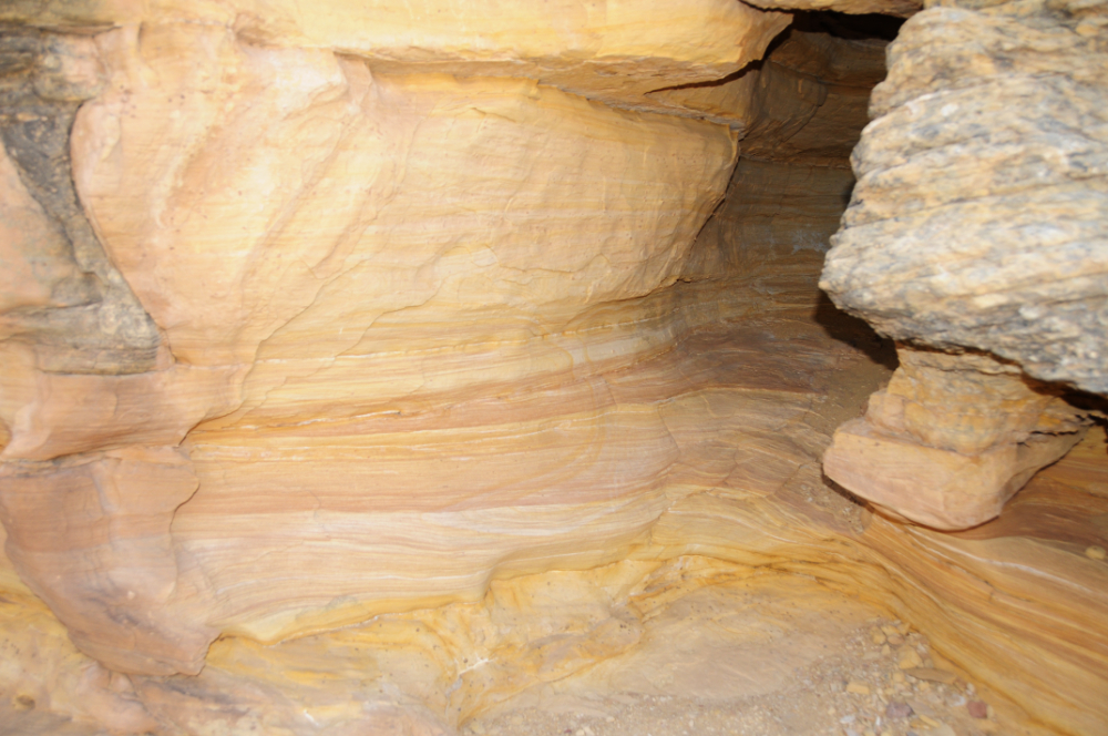 Colorful patterns in the rock at Colorado National Monument