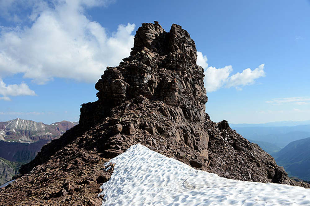 Rock formation on the Pyramid Peak saddle
