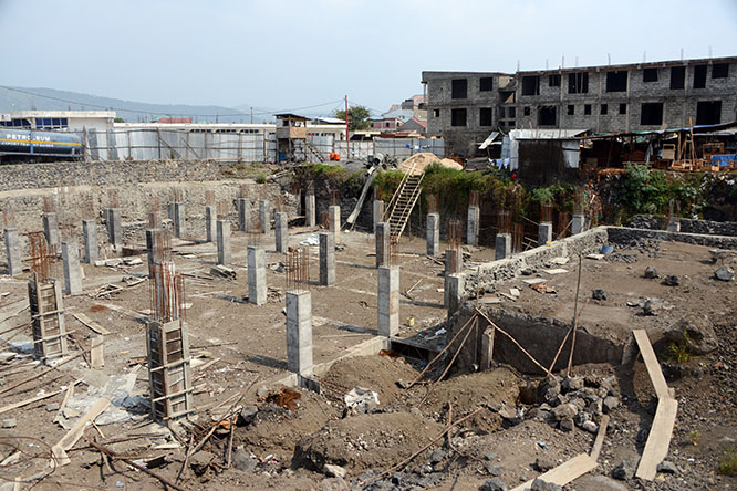 Construction Construction on volcanic terrain in Goma