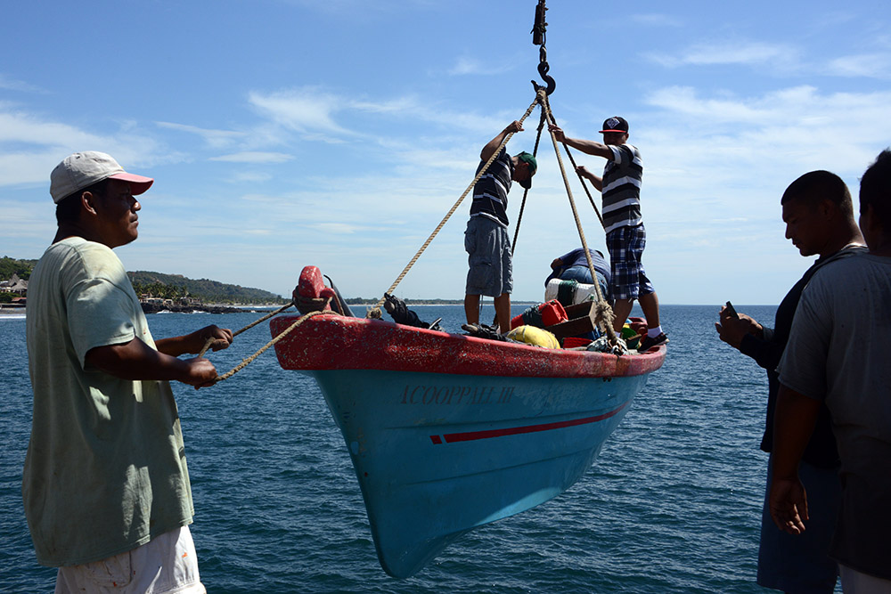 Fishing boat being lifted from the water in La Libertad