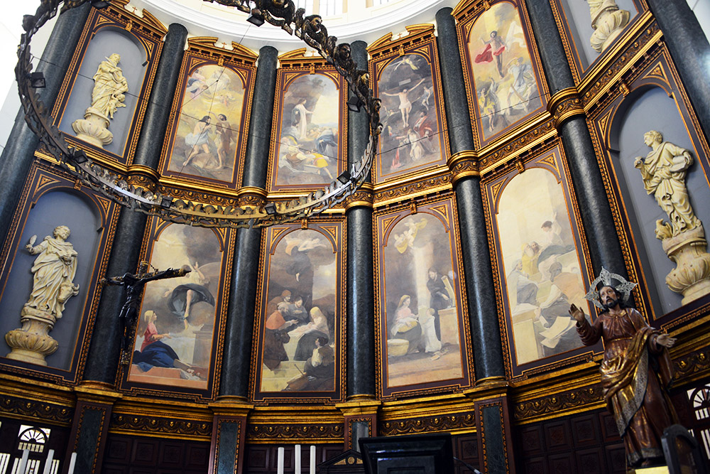 Inside the Metropolitan Cathedral of San Salvador
