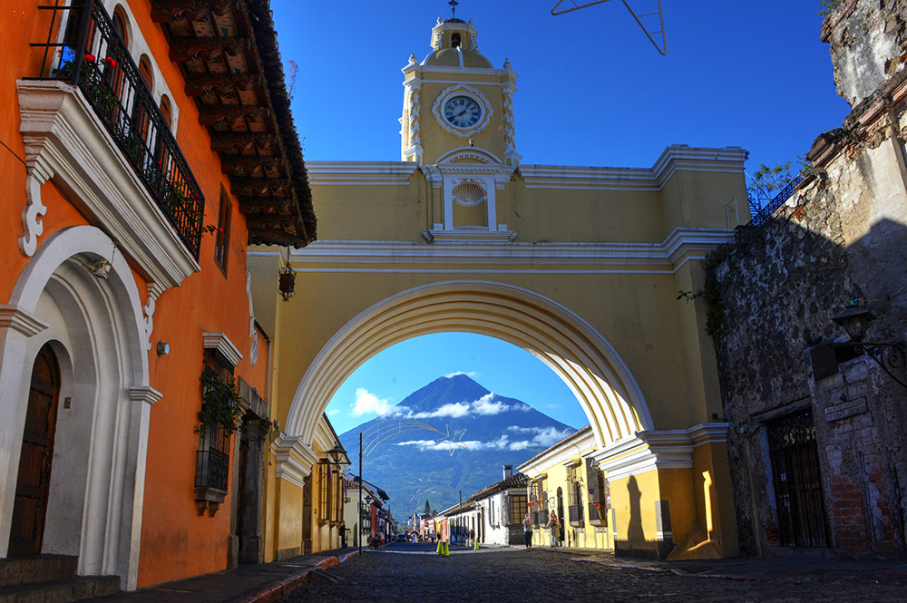 Santa Catalina Arch and volcano in Antigua, Guatemala
