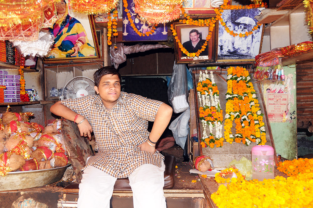 Vendor outside Mata Temple in Amritsar