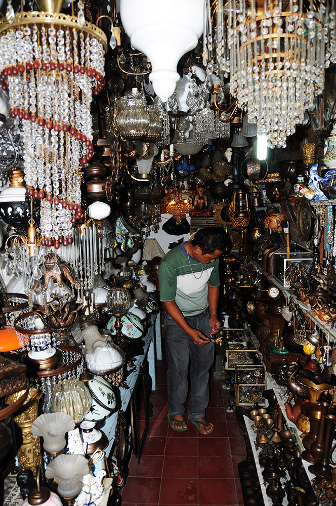 Antique Shop Indonesia Jakarta Jalan Surabaya Antique Market