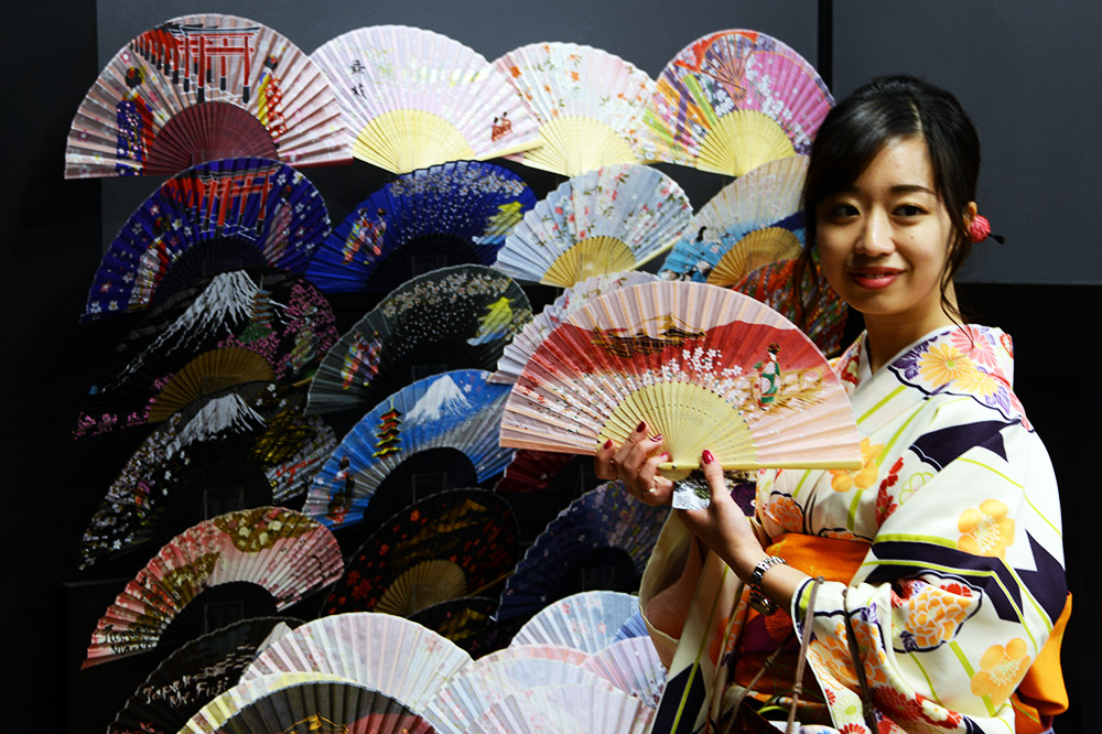 Traditional Japanese fans for sale in Kyoto