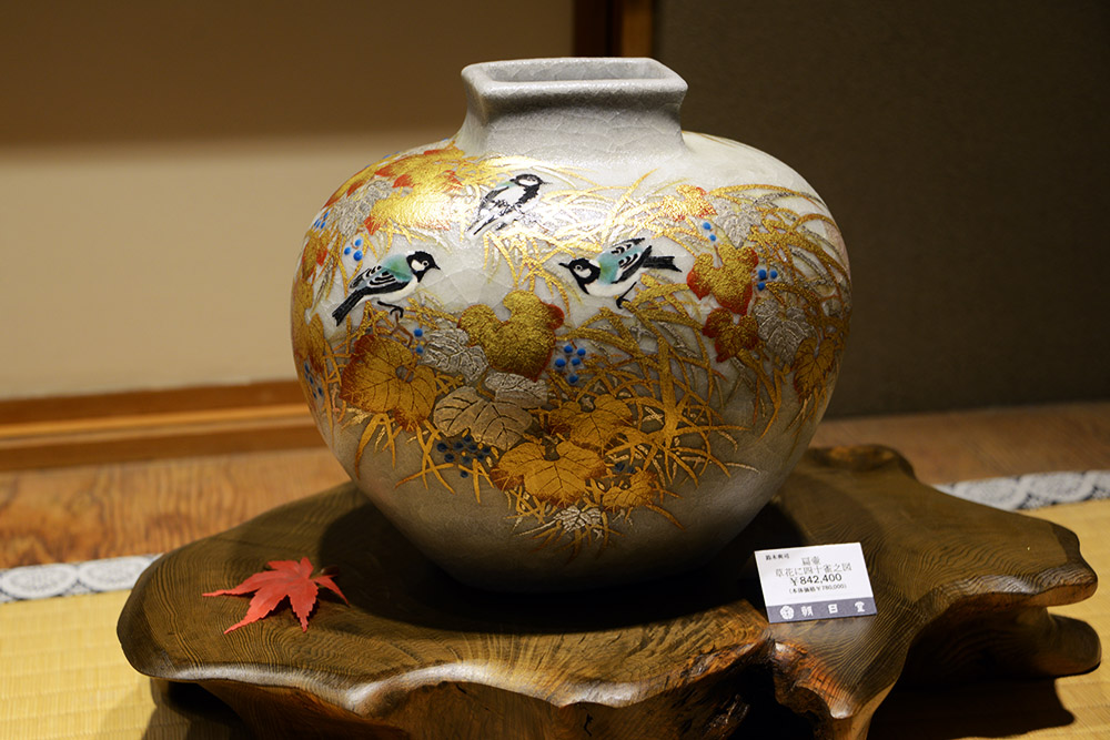 Expensive Japanese pottery for sale in Kyoto