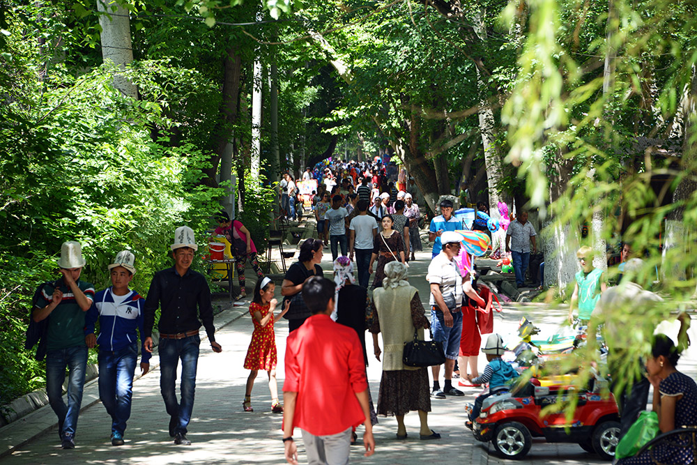 Families at Meerim Park in Osh
