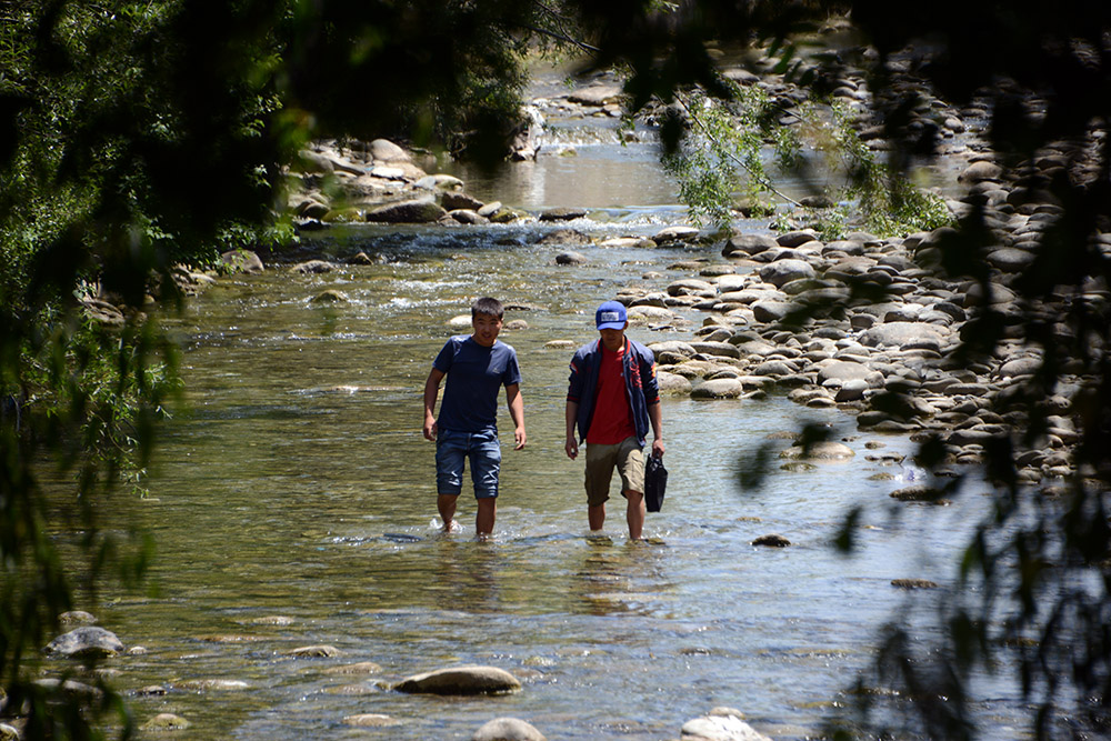 River running through Osh