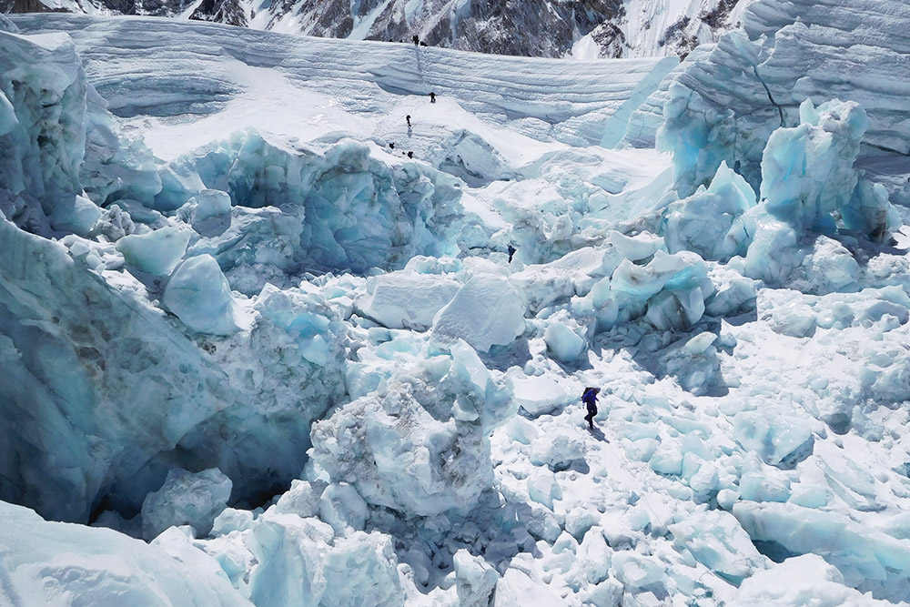 Approaching the upper end of the Khumbu Icefall