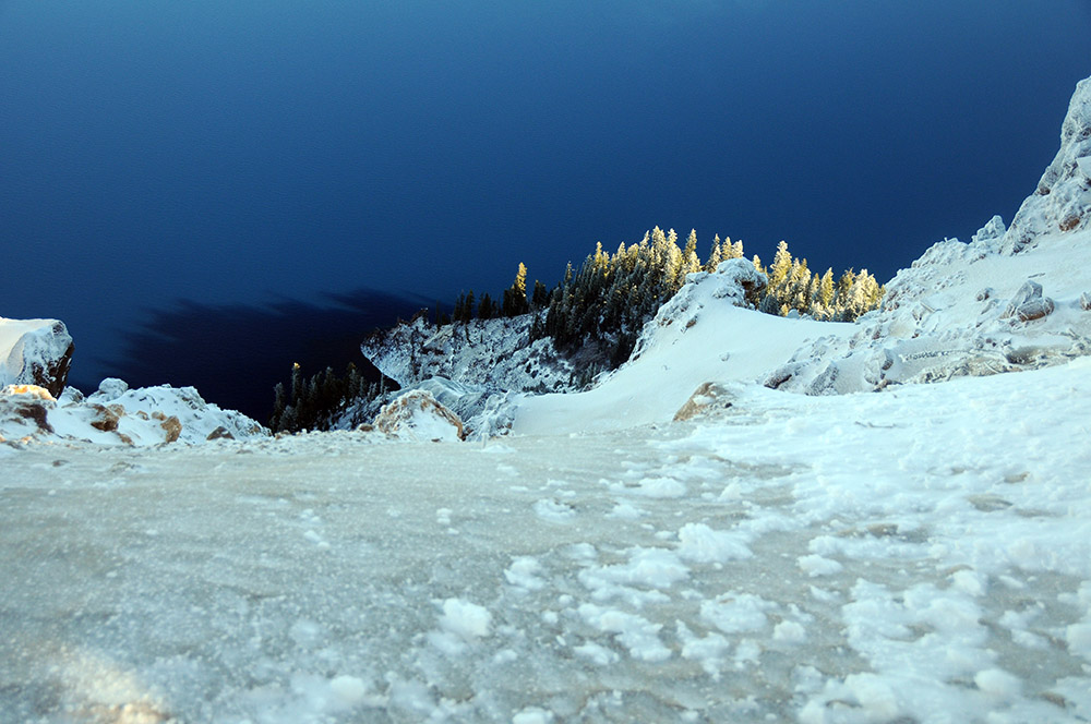 Steep edge of the Crater Lake rim