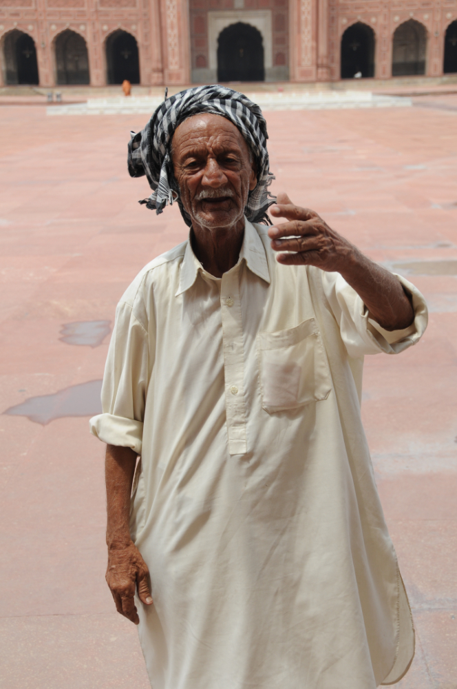 Local guide at Badshahi Mosque in Lahore